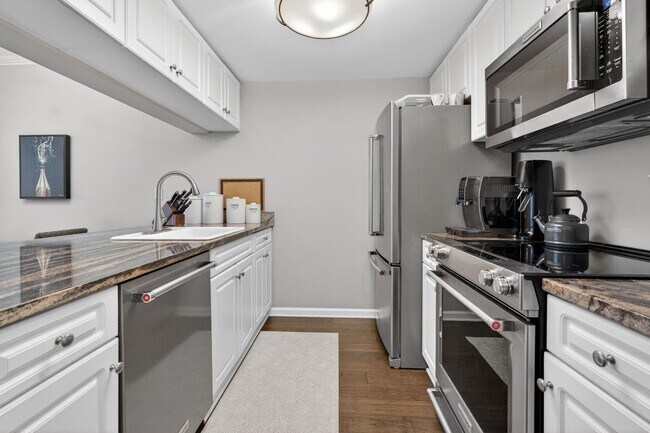 Building Photo - 2 Constitution Ct