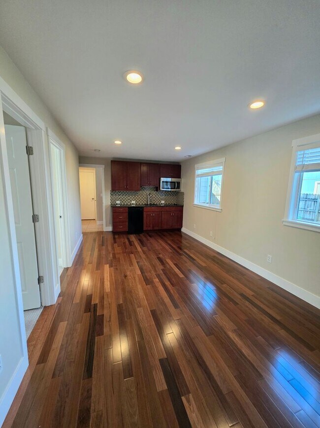 Building Photo - Auburn west hill 4 bedroom and 3 bathroom well maintained home.  Available NOW!