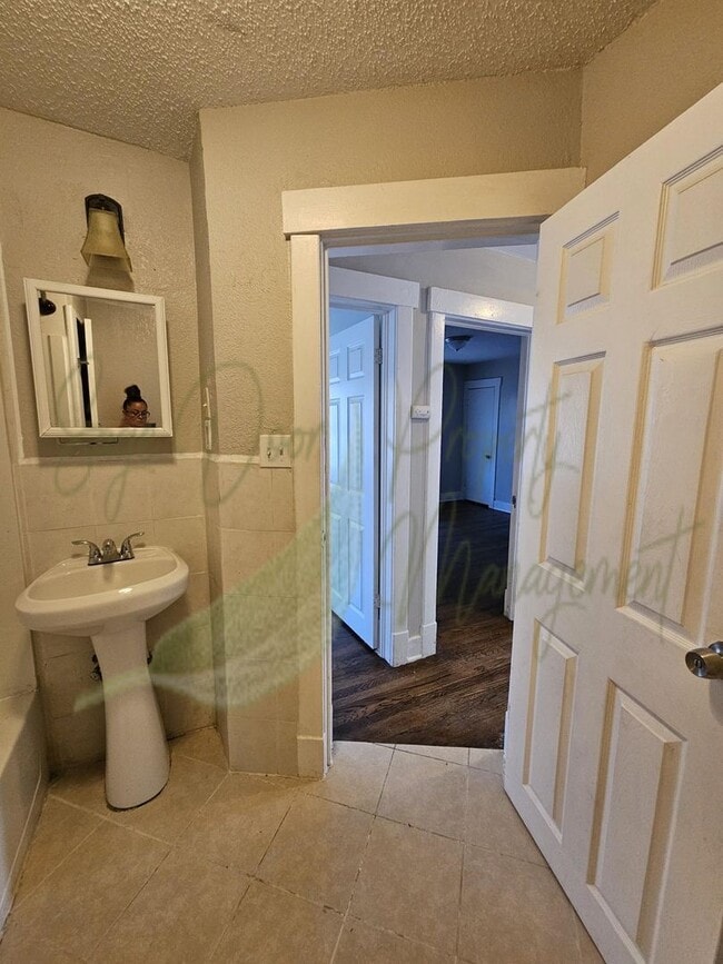 Building Photo - BEAUTIFUL 2-STORY HOME!!!