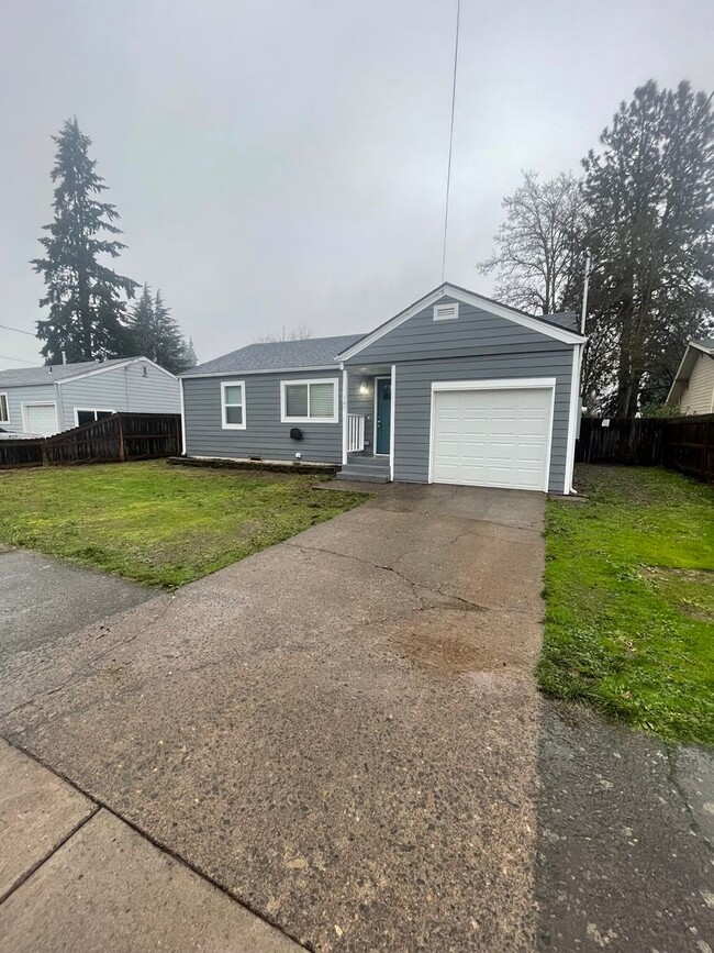 Building Photo - Stunning Newly Remodeled Two Bedroom Home ...