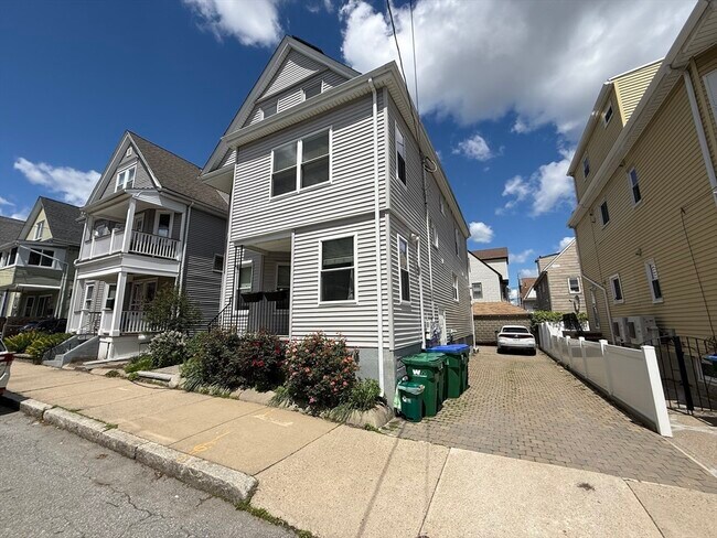 Building Photo - 24 Shapley Ave