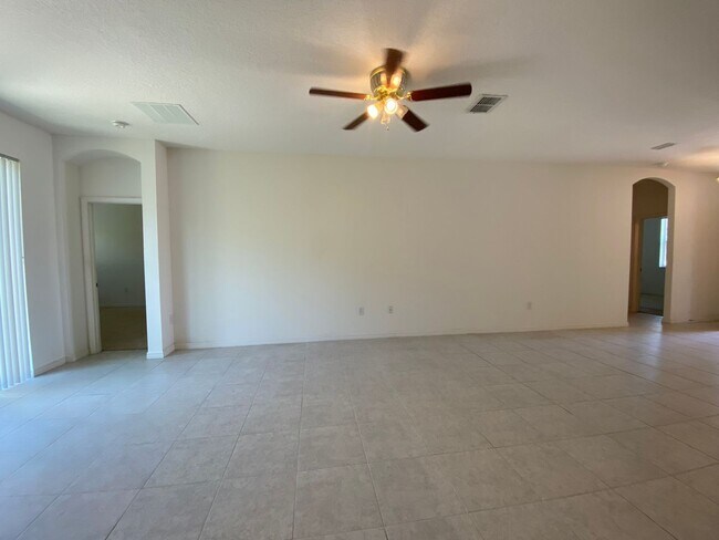 Building Photo - Stunning 3 Bed, 2 Bath Home in Gated Legac...