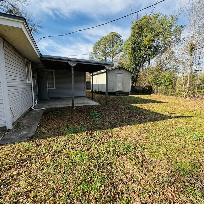 Building Photo - 5569 Sonnier Ln