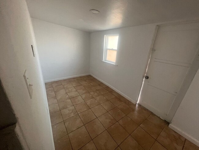 Building Photo - MOVE IN SPECIAL!!!  2BR/1BA House w/ bonus room available FOR RENT NOW!