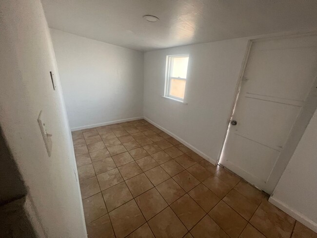 Building Photo - MOVE IN SPECIAL!!!  2BR/1BA House w/ bonus...