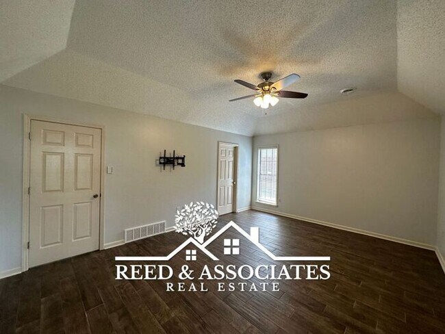 Building Photo - Renovated 3 Bedroom in Collierville!