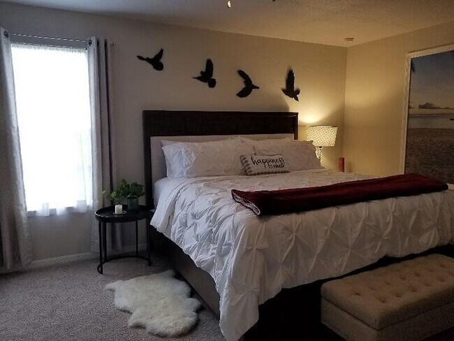 Building Photo - Beautifully Furnished 3-Bedroom Pool Home
