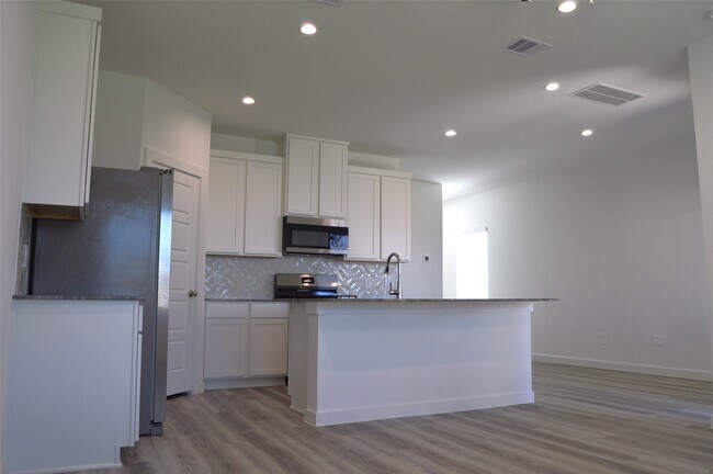 Building Photo - 10212 Berkeley Spgs Trl