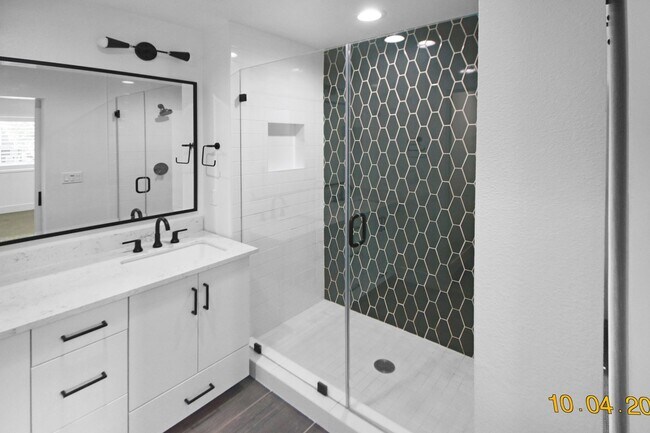 Building Photo - LuxurSmart Townhome with Solar | 3 Bed | 3.5 Bath | Built in 2021 | Walk to Sprouts/Dining