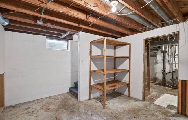 Building Photo - Charming 4-Bedroom Blaine Home with Hardwood Elegance & 2 Full Baths - 1,620 Sq Ft of Comfort!