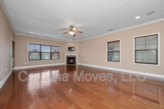 Building Photo - 213 Bell Heather Ln
