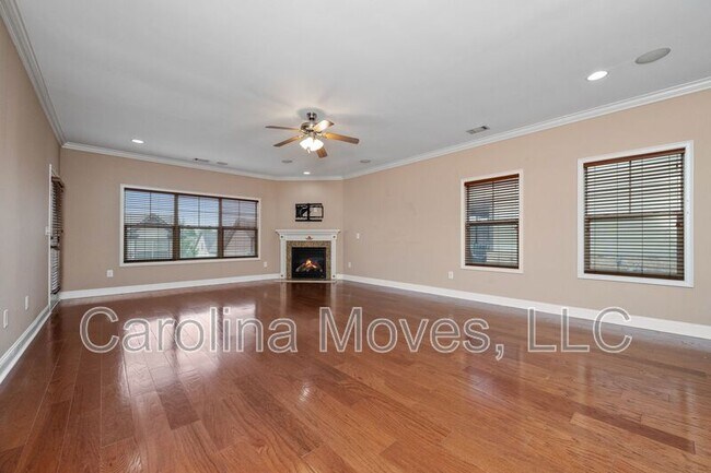 Building Photo - 213B Bell Heather Lane