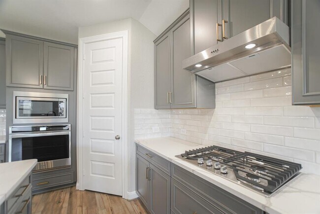Building Photo - 9852 Pearly Everlasting