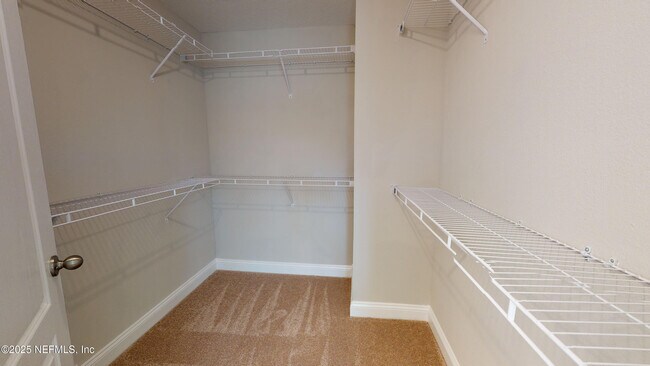 Building Photo - 1025 Wilmot Pl