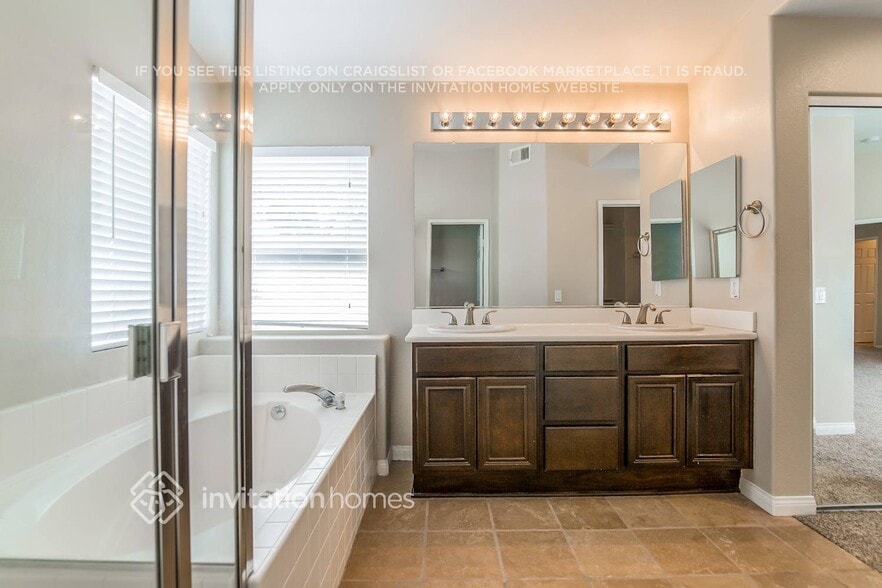 Building Photo - 1869 Petaluma Dr