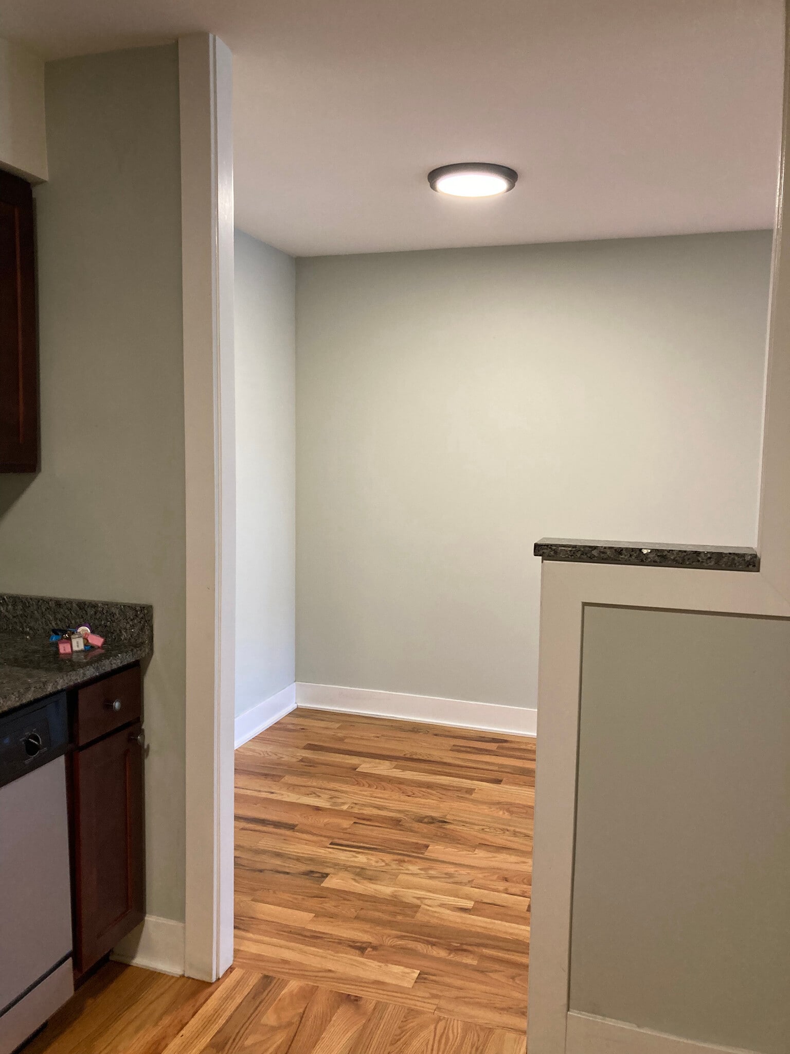 Building Photo - 696 Elm Pl