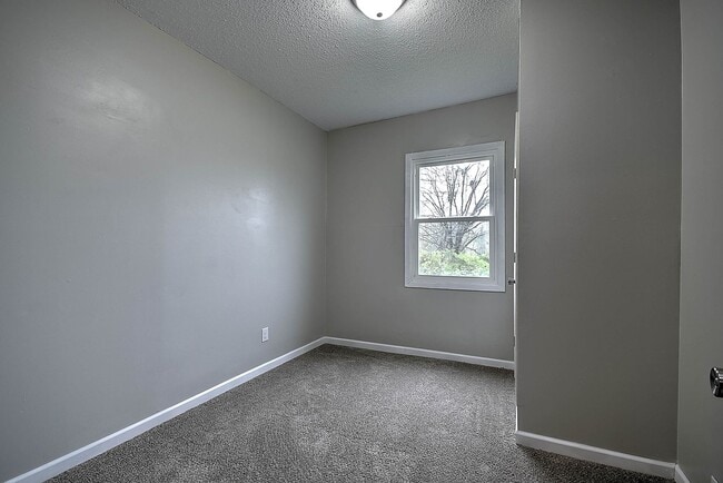 Building Photo - 635 S McKee St