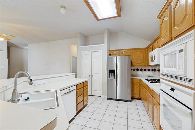 Building Photo - 1524 Summerfield Dr