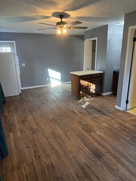 Building Photo - 11711 Mayfield Rd