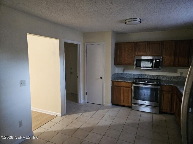 Building Photo - 540 Majestic Wood Dr