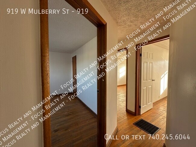 Building Photo - 919 W Mulberry St