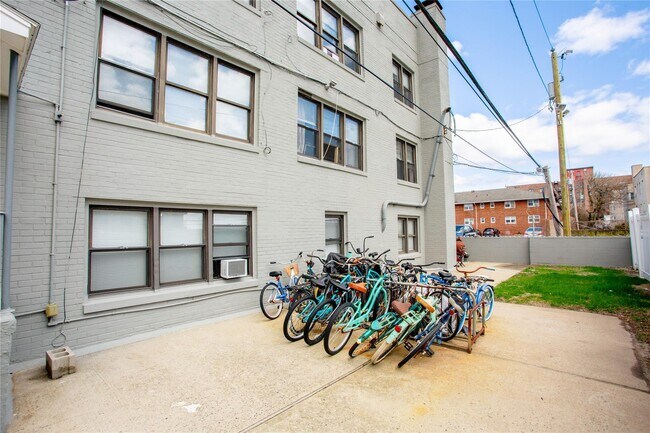 Building Photo - 302 E Broadway