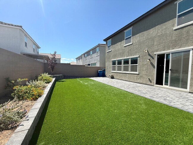 Building Photo - Spacious Southwest Las Vegas Gem | 5 Beds, Loft & 3,000+ Sq Ft Living