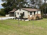 Building Photo - 304 Greenview Dr