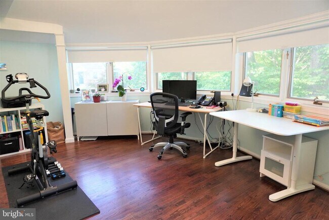 Building Photo - 215 Crestmoor Cir