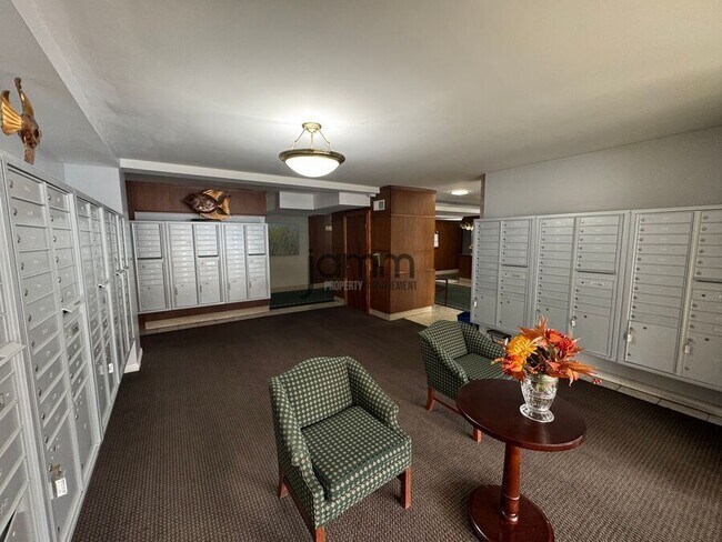 Building Photo - 11820 Edgewater Dr