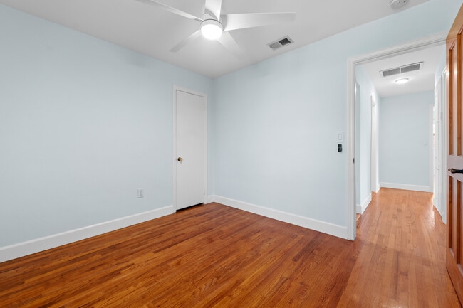 Building Photo - 425 Neptune Ave