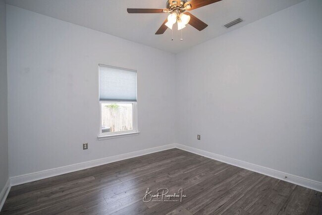 Building Photo - 8753 Bradfield Dr