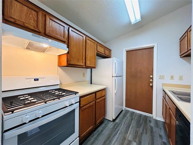Building Photo - 416 Greenlawn Blvd