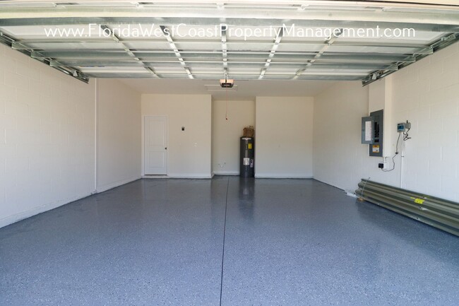 Building Photo - 16465 Woodside Gln