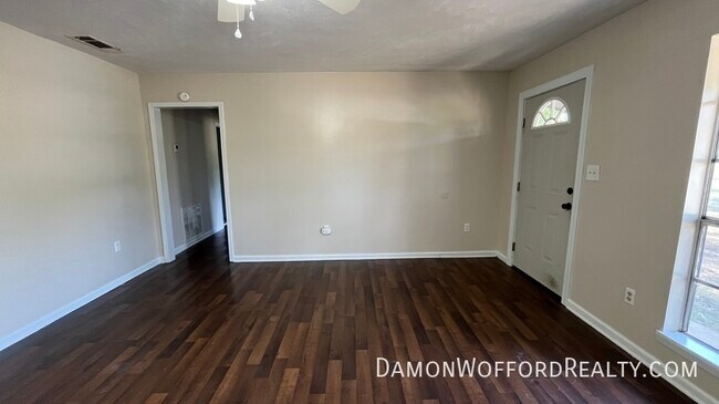 Building Photo - 242 Old Town Crossing