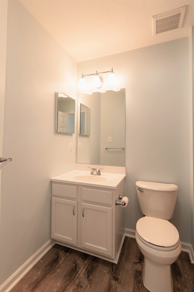 2nd Bathroom - 2039 Mardic Dr
