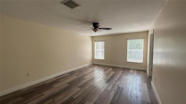 Building Photo - 979 Hacienda Cir