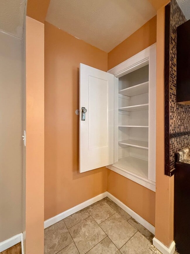 Building Photo - Bright West End Home with Enclosed Porch, Fenced Yard & Garage