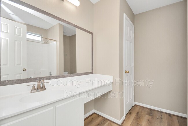 Building Photo - 21910 Willow Shade Ln