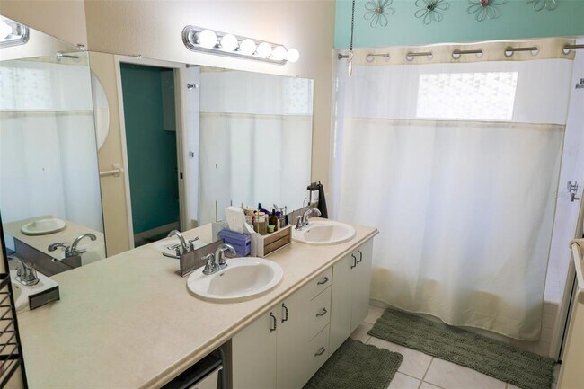 Building Photo - 1695 Hamilton Ct