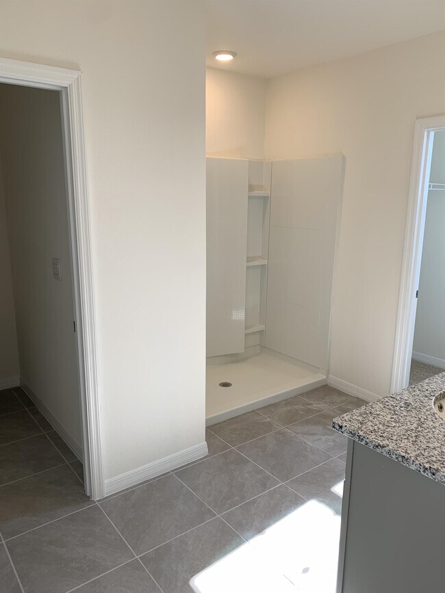 Building Photo - 2138 Tay Wes Dr