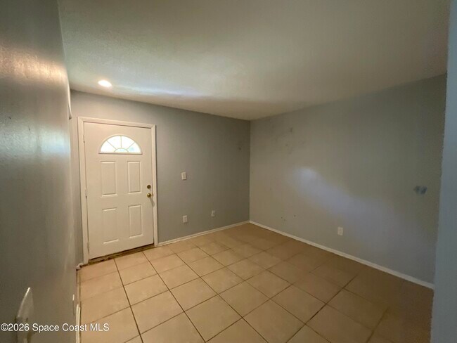 Building Photo - 753 Bianca Dr NE