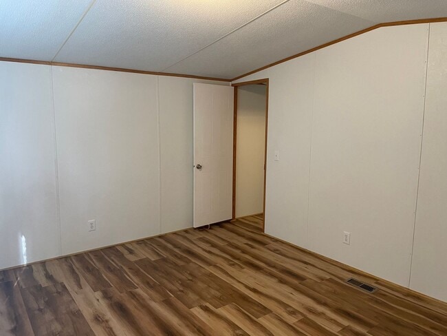 Building Photo - 809 Magnolia Dr