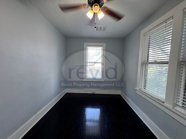 Building Photo - 282 Garland St