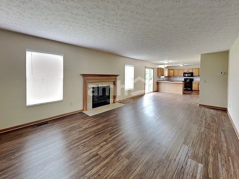 Building Photo - 452 Crestmoore Dr