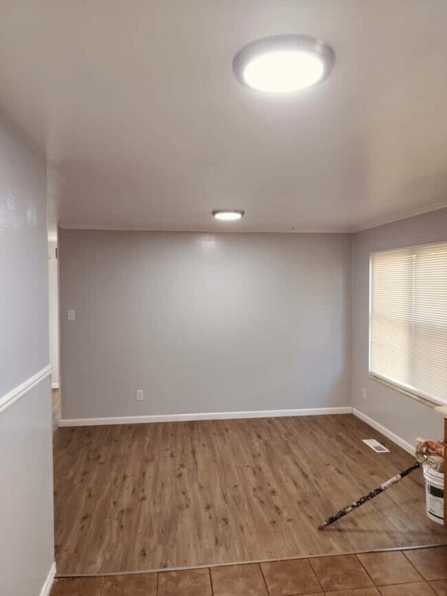 Building Photo - 2461 Duchess Dr