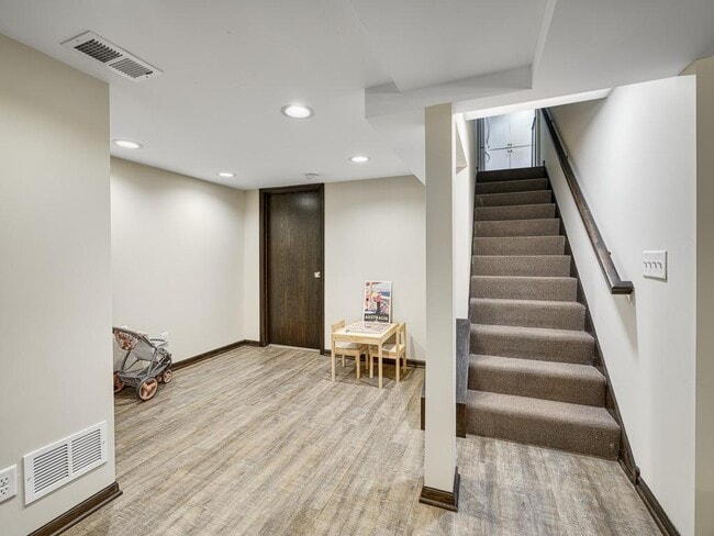 Building Photo - 4319 Harriet Ave