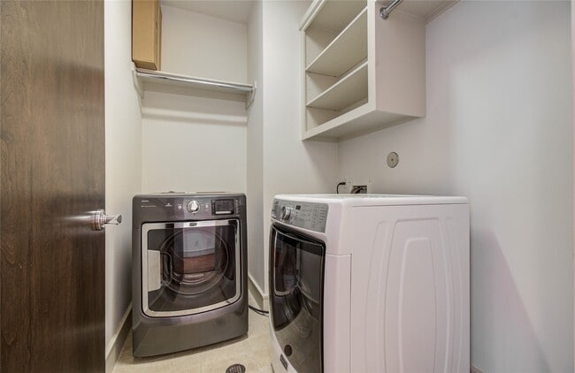 Building Photo - 1808 Ridgewood St