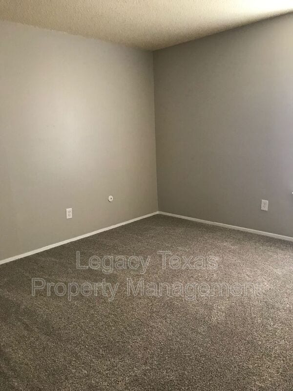 Building Photo - 1409 Courtney Pl