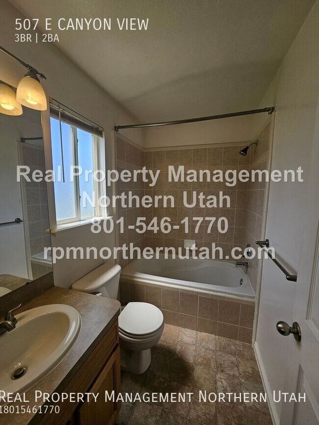 Building Photo - 507 Canyon View Dr